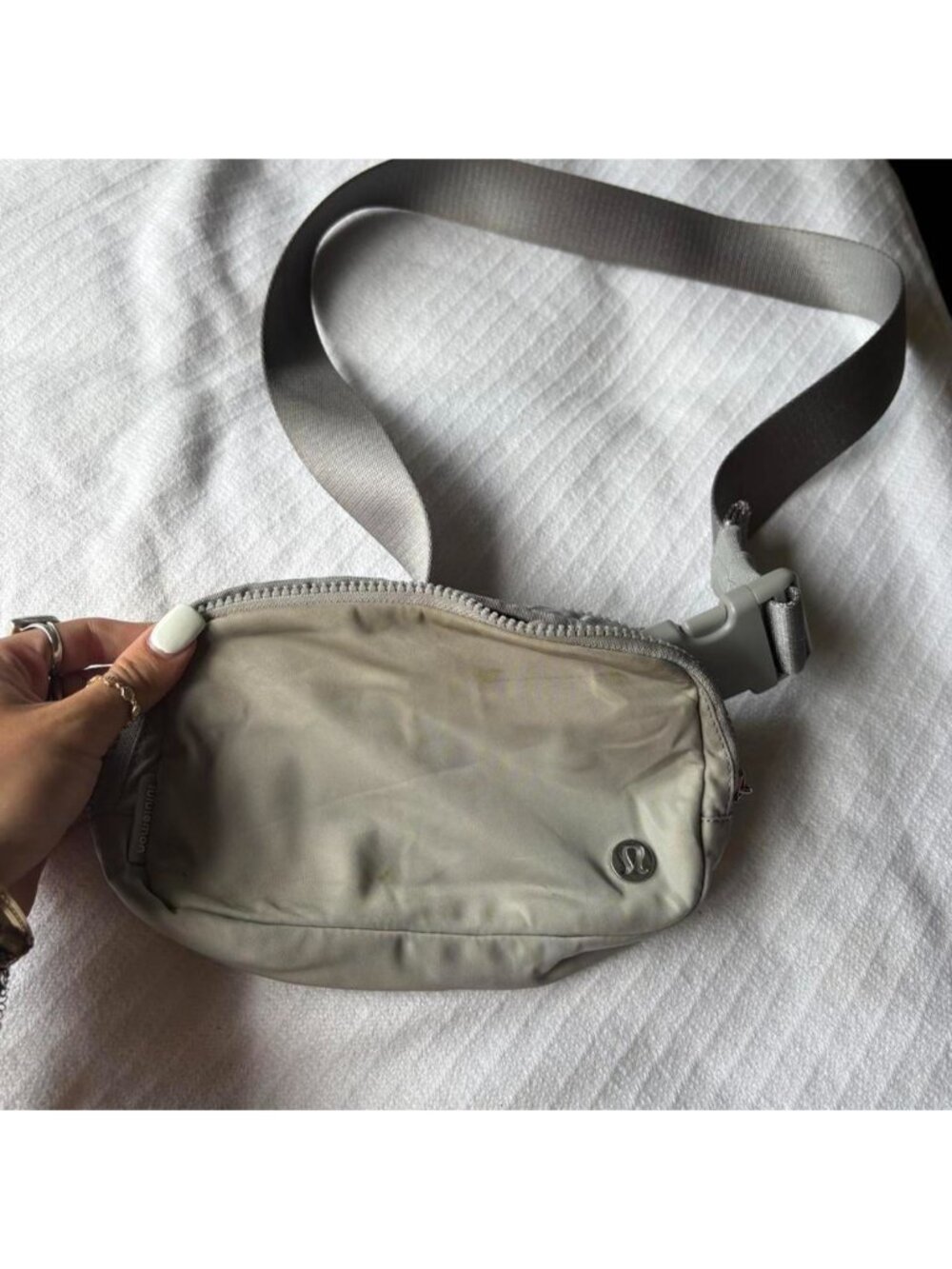 Lululemon gray &amp; green crossbody bag #lululemon #activewear